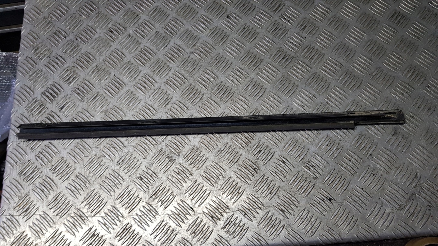 MERCEDES W203 COUPE moulding dust windows left