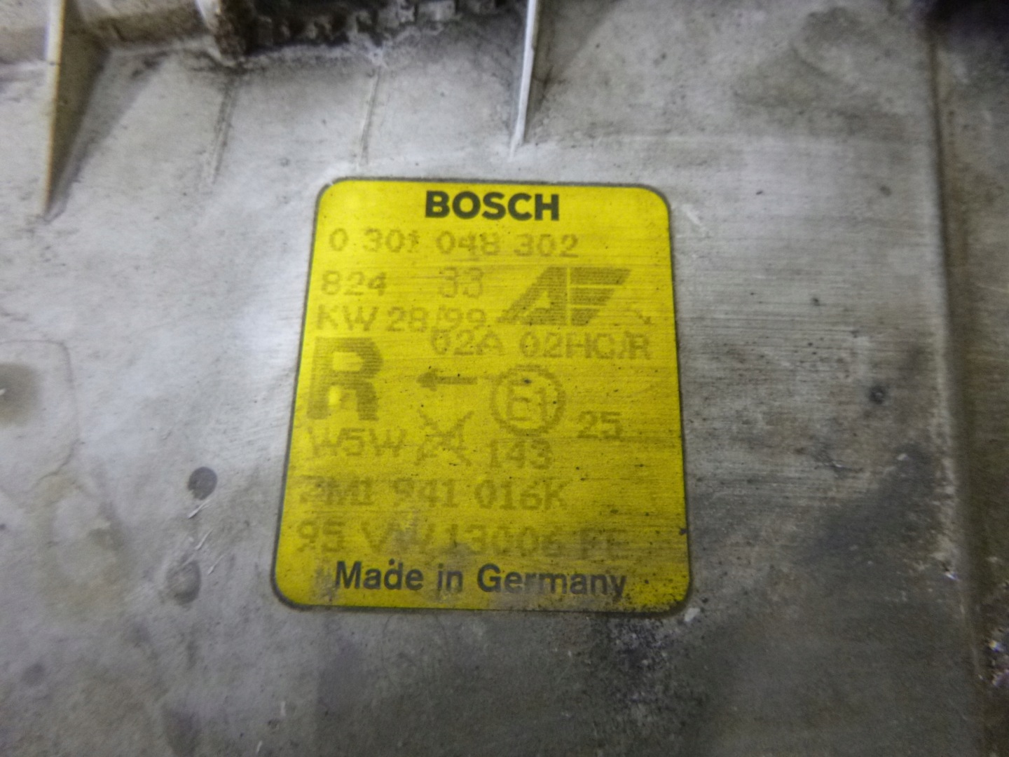 light front right Volkswagen Sharan 1995 7M1941016K BOSCH 0301048302