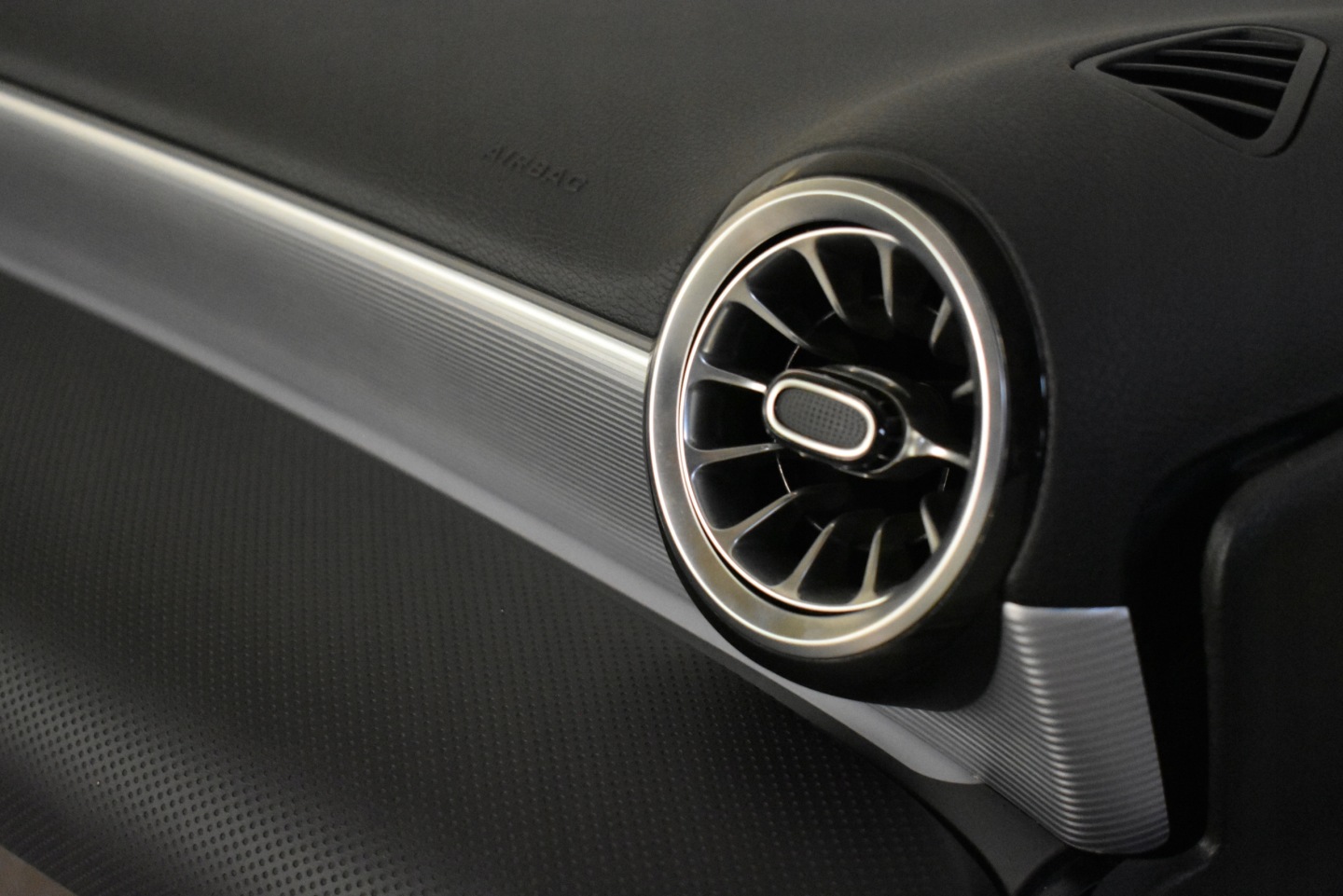 IDEALNA Console MERCEDES W177 1