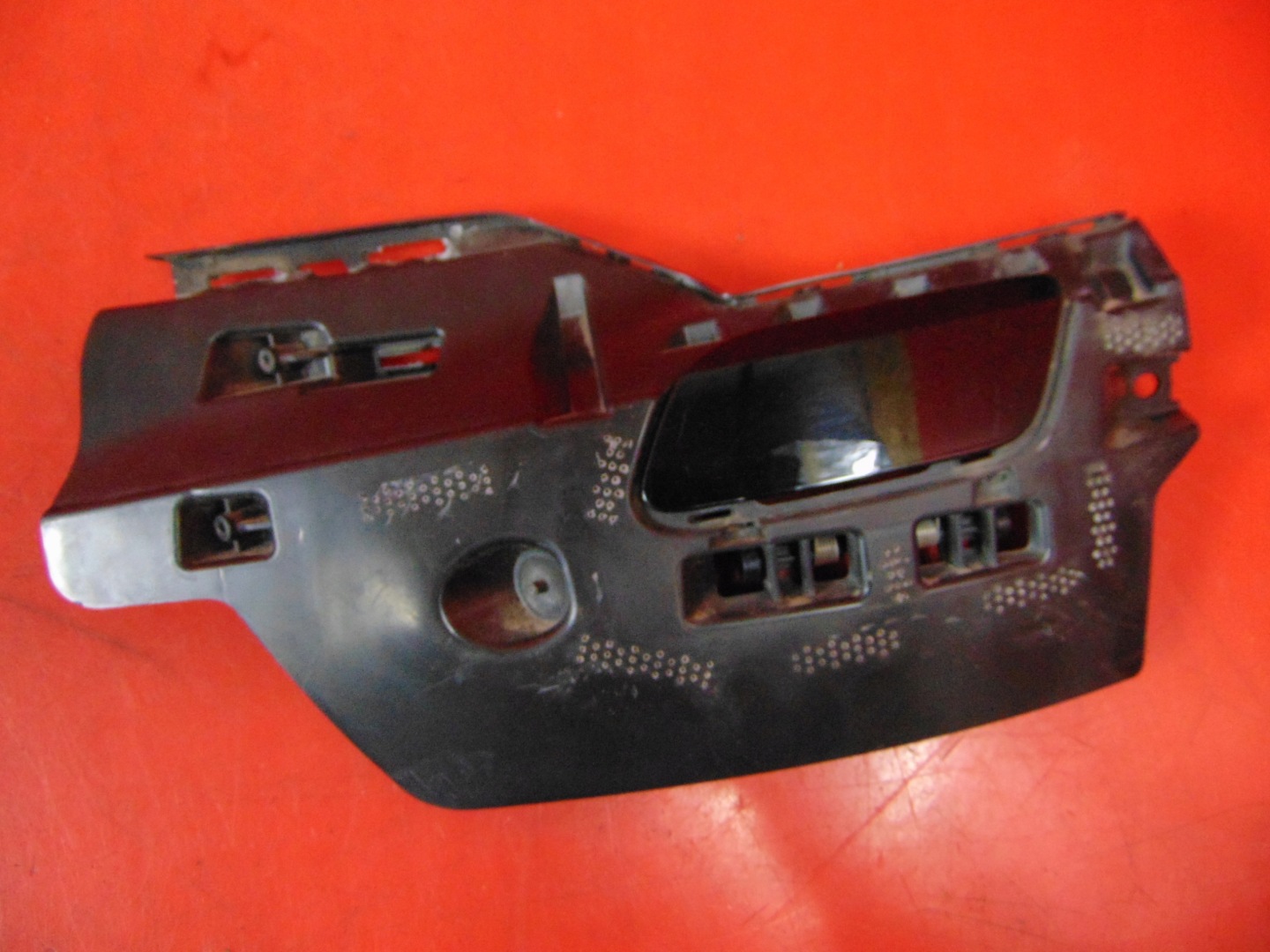 AUDI A6 C8 spoiler holder of the washer lights left front