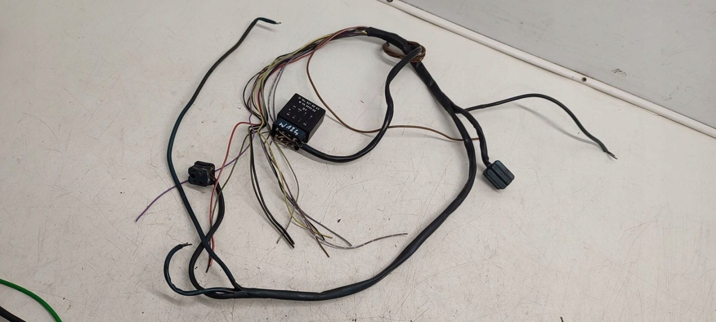 relay Mercedes W124 2,2