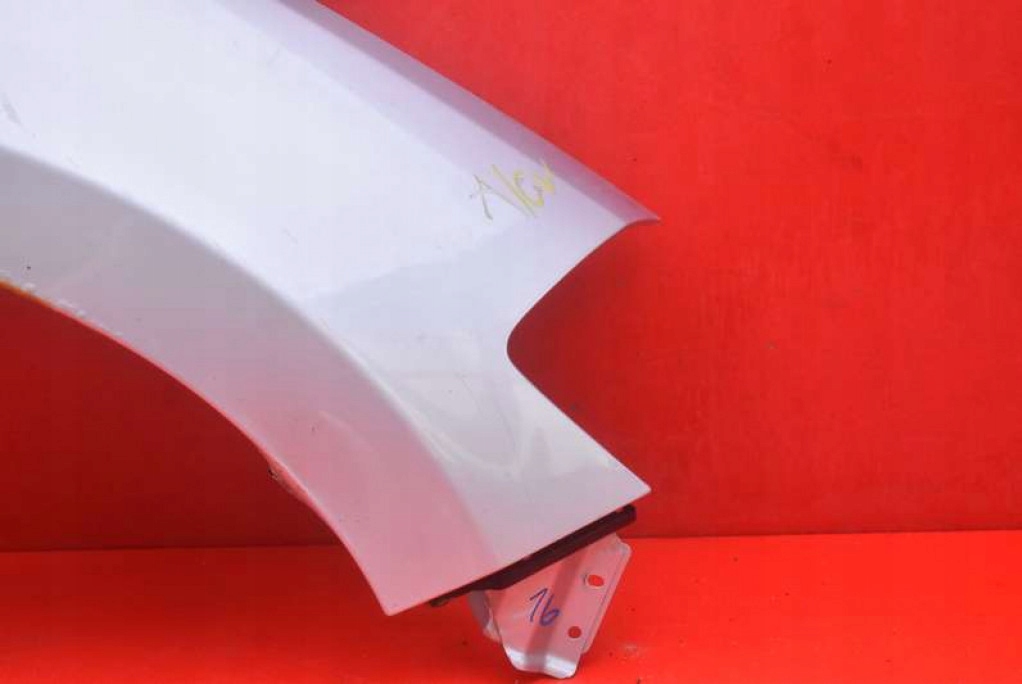 fender right front front SREBRNY NISSAN TIIDA 04-12