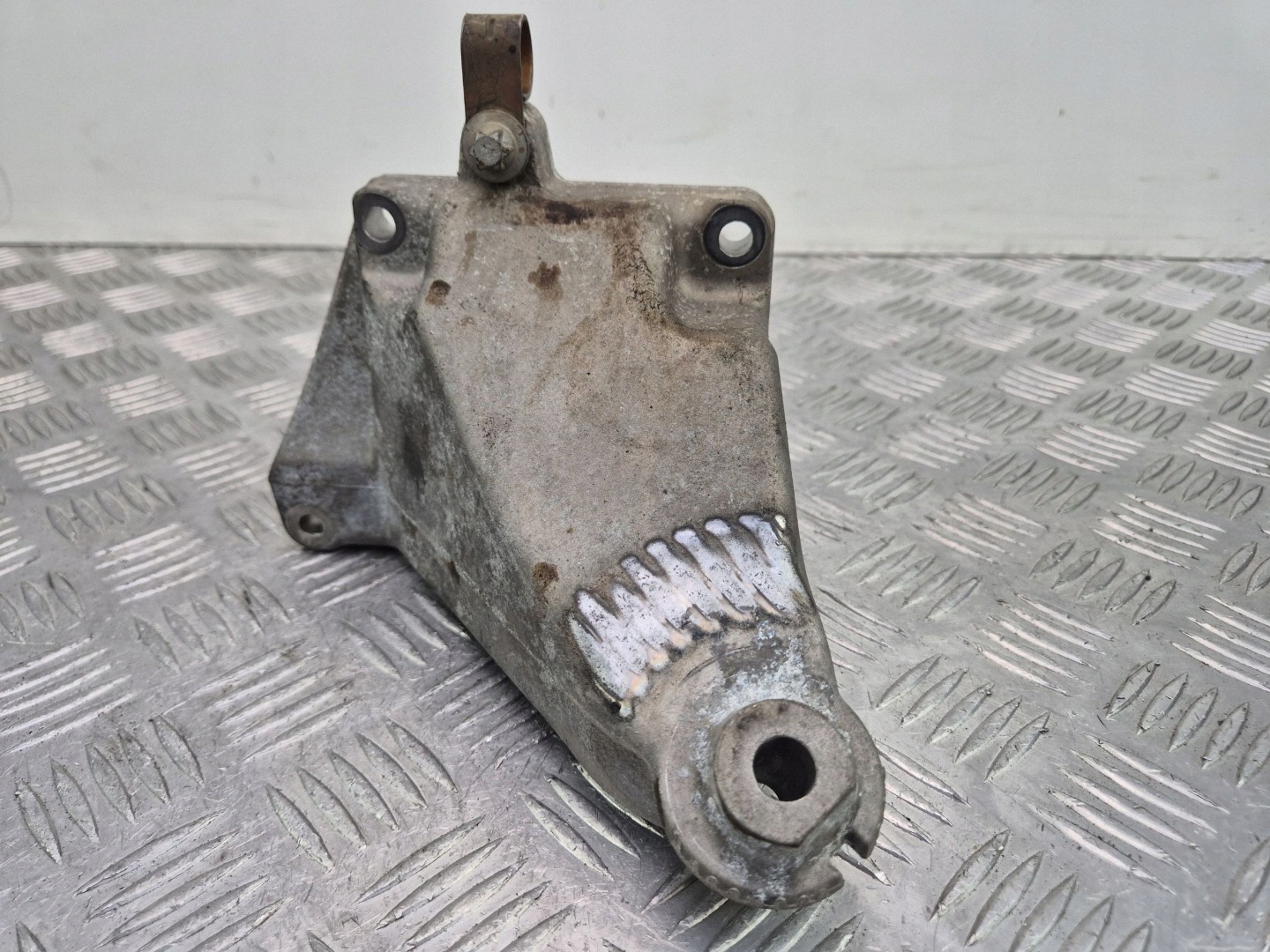 engine mount Mercedes C300 W204 A2722231504 M272.947