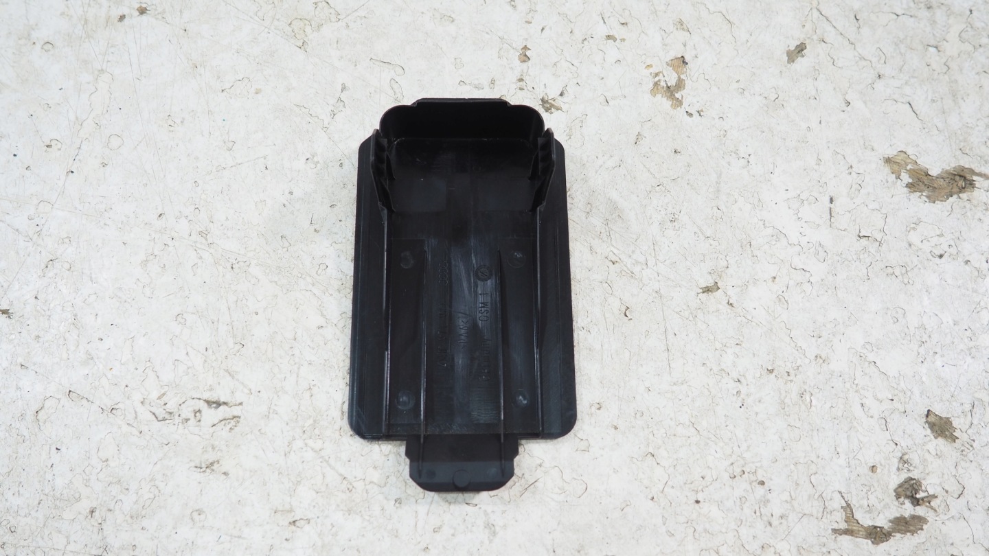Audi A4 A5 Q5 fedél fedél üllés 4M0971981