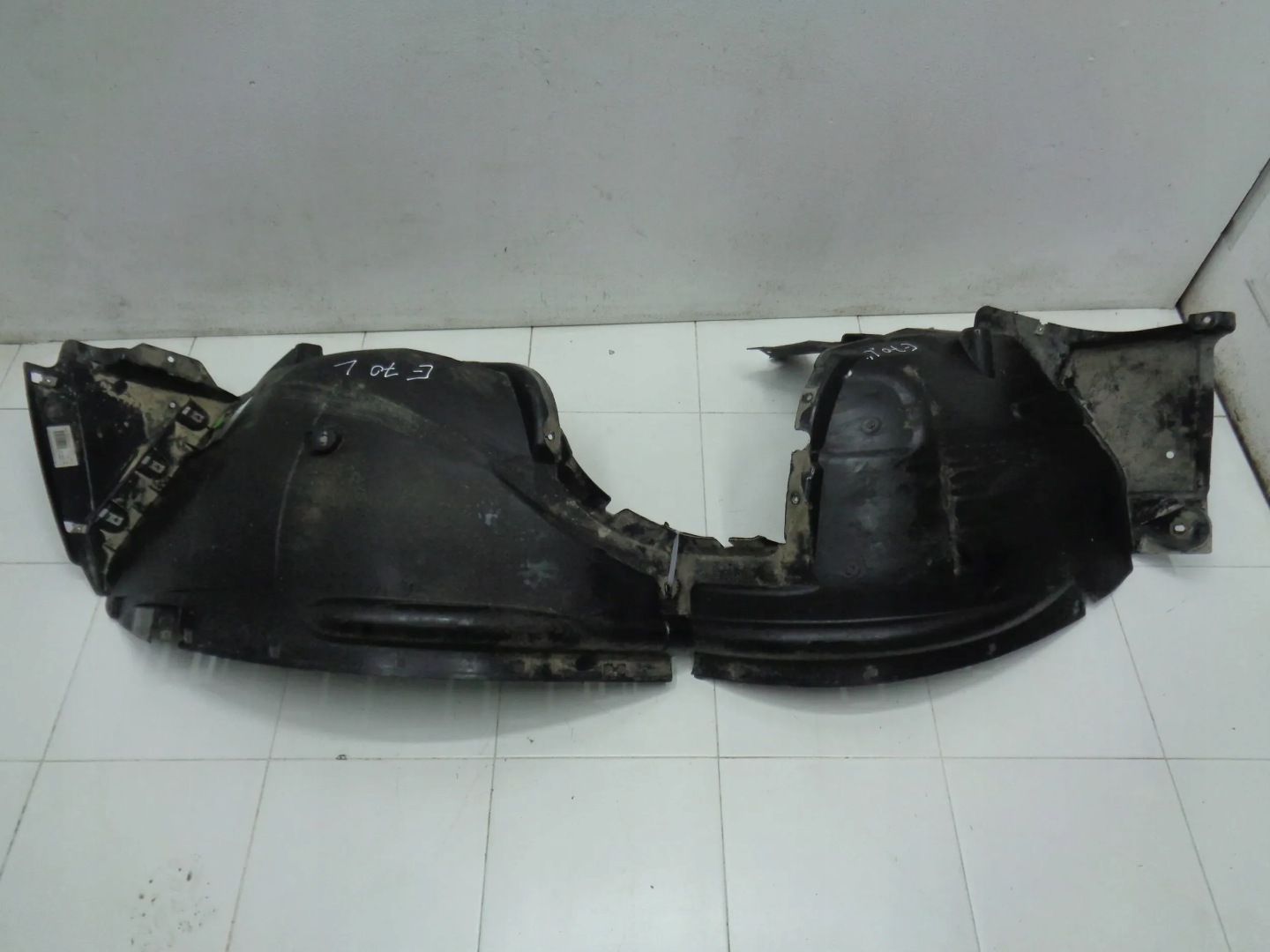 BMW X5 E70 mudguard left front 06r> original 7186915