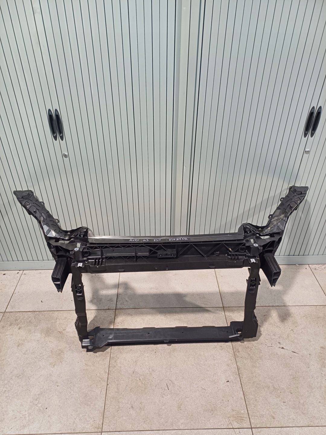 bar, wall front AUDI Q3 83H 2025R 83H805594