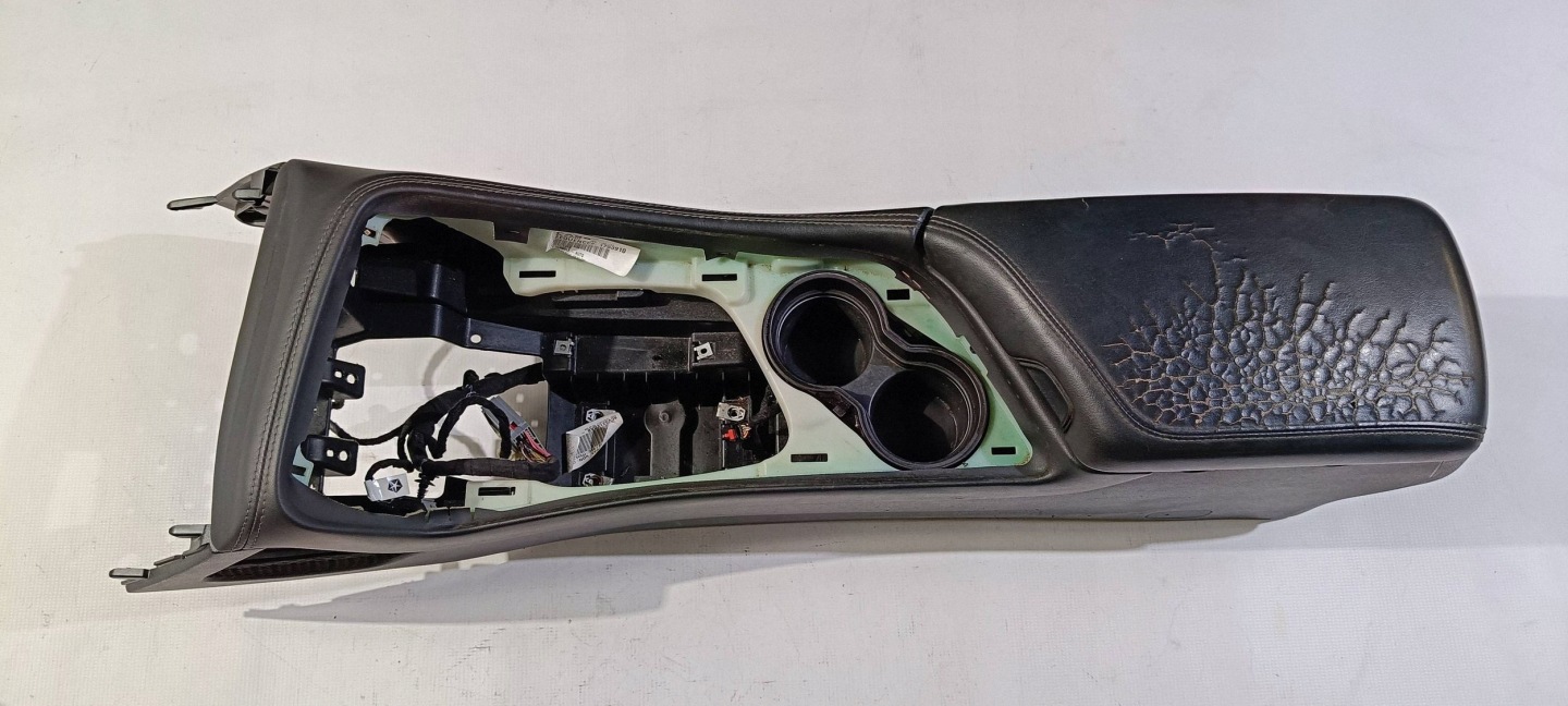 console tunel central armrest Dodge Challenger 2015