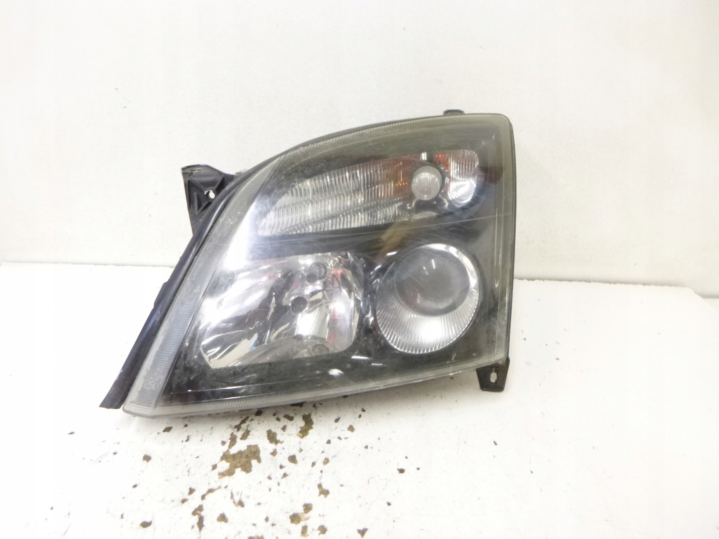light front left Opel Vectra C 2006r. black, Black
