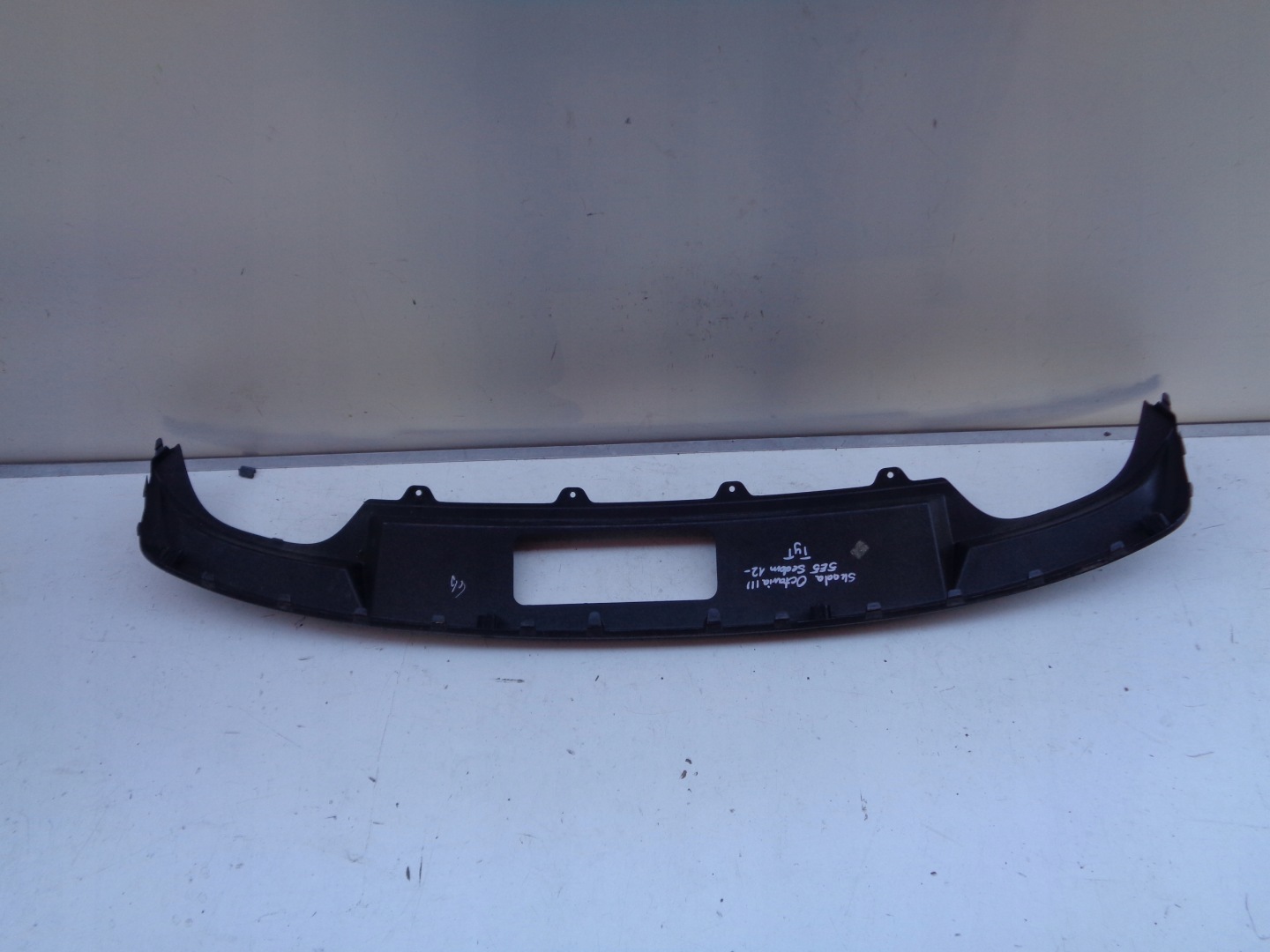 ACCESSOIRES PARE CHOC ARRIÈRE SKODA OCTAVIA III 5E BERLINE