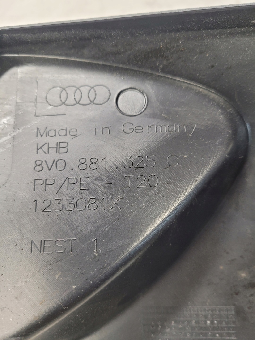 cover spoiler seat left AUDI A3 8V 8V0881325C