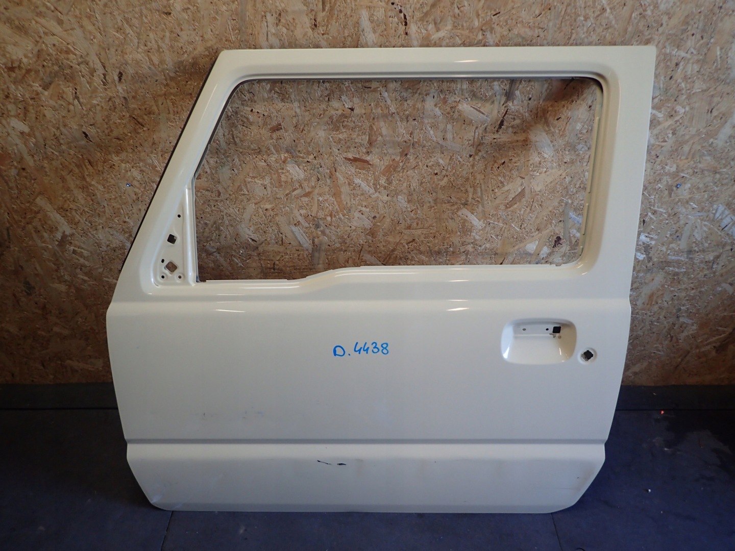 DOOR FRONT LEFT SUZUKI JIMNY 18