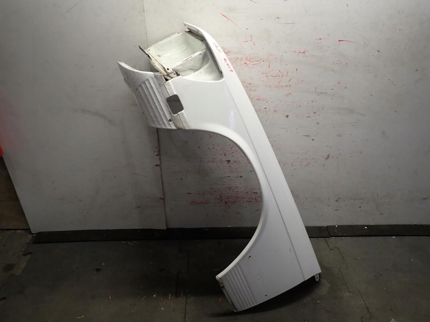 fender front front left MERCEDES SL SLC W107 R107 107
