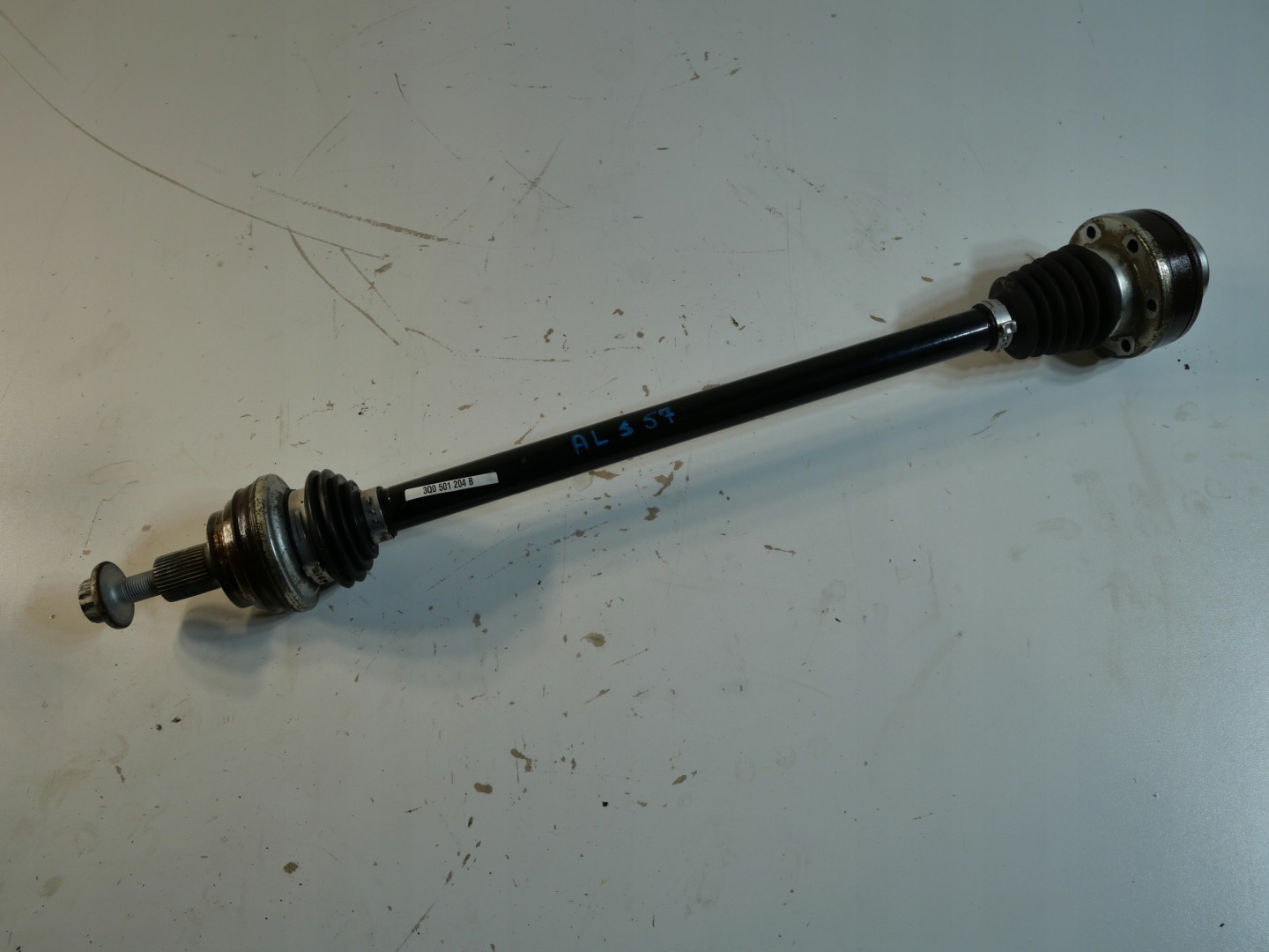 VW TIGUAN II 2 semi-axis right right rear part 3Q0501204B