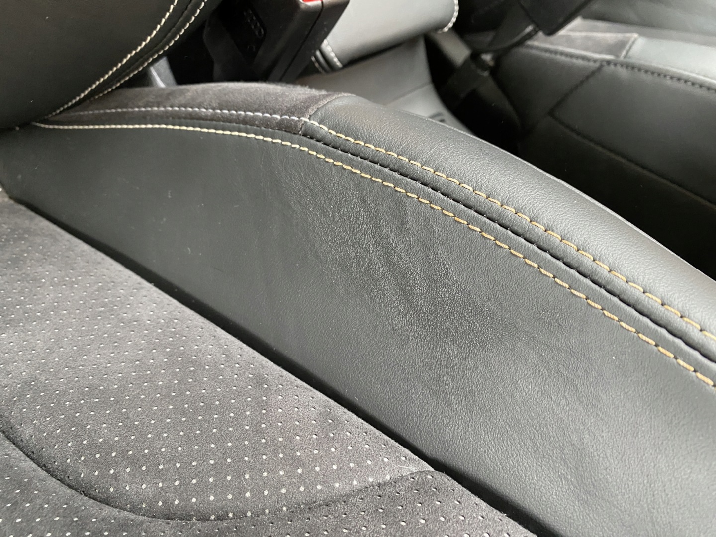 AUDI Q3 8U SLINE SKORY Sitze