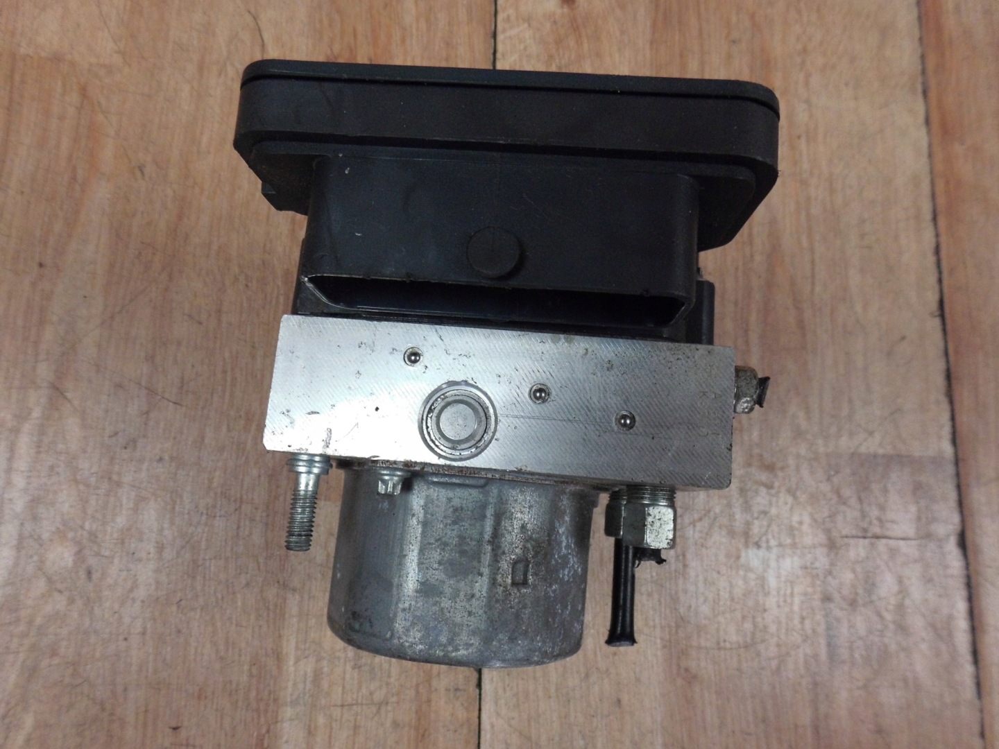 Nissan X-Trail T32 pumpa ABS 47660 4CC3A