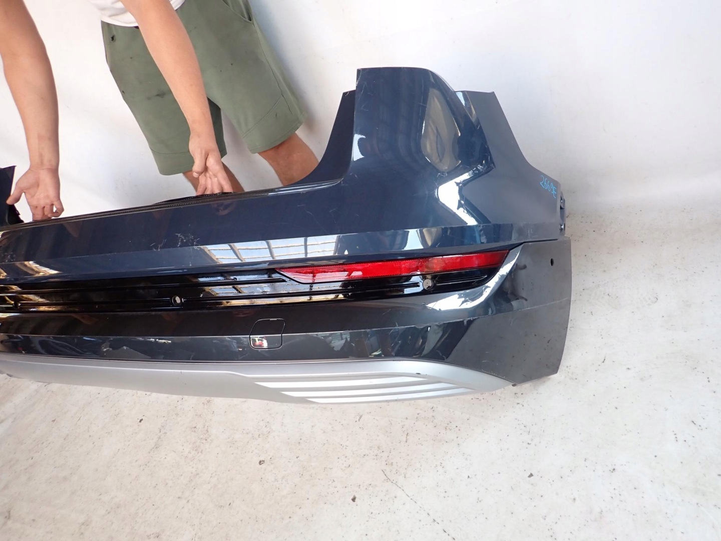 AUDI E-TRON 18-22 Stoßstange heck hinten PDC