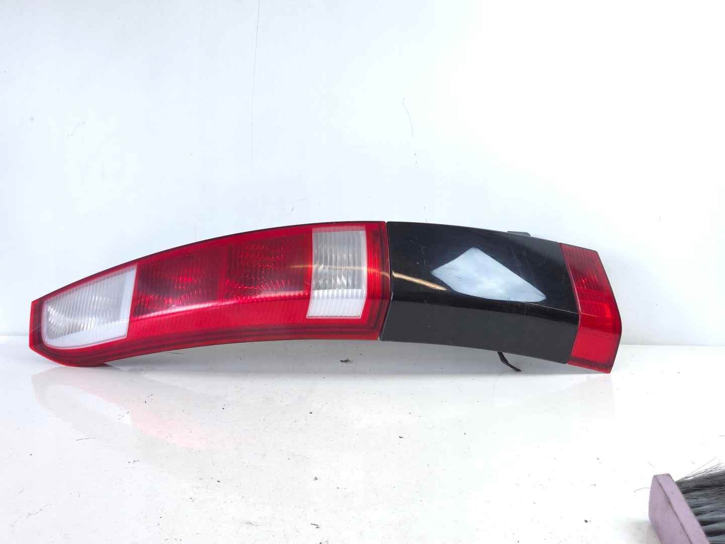 OPEL MERIVA A light left rear part