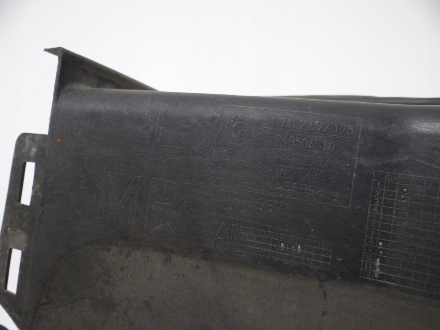 drain air left BMW E60 E61 LCI M PAKIET 7897175 (4295259)