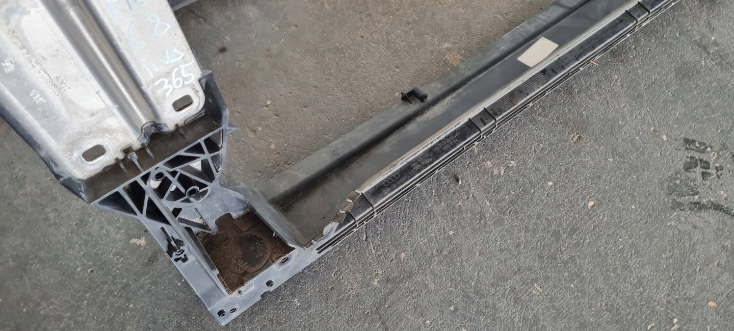 A6 C8 4K příčka železná stěna chladičů 4K0805594