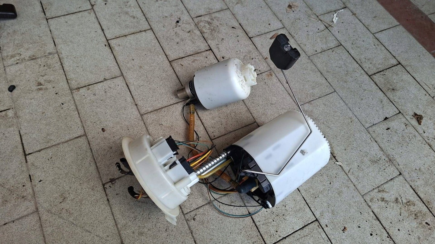feed pump Audi A6 C7 4G0919051A