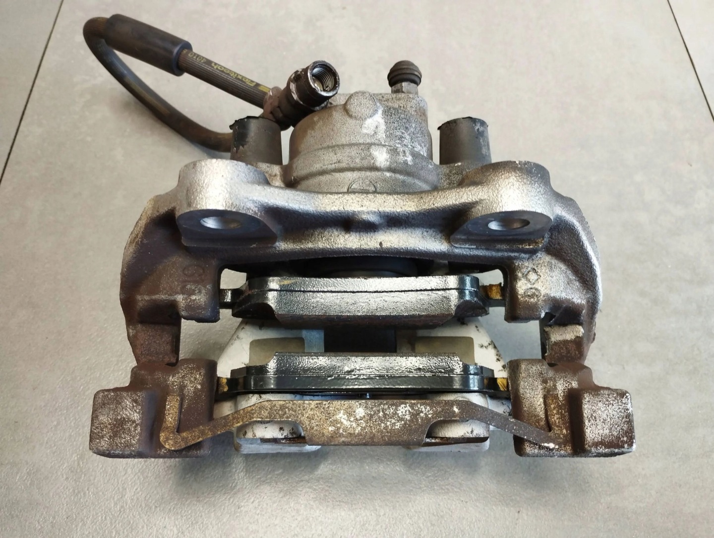 Mercedes-Benz CLS C218 caliper right rear part