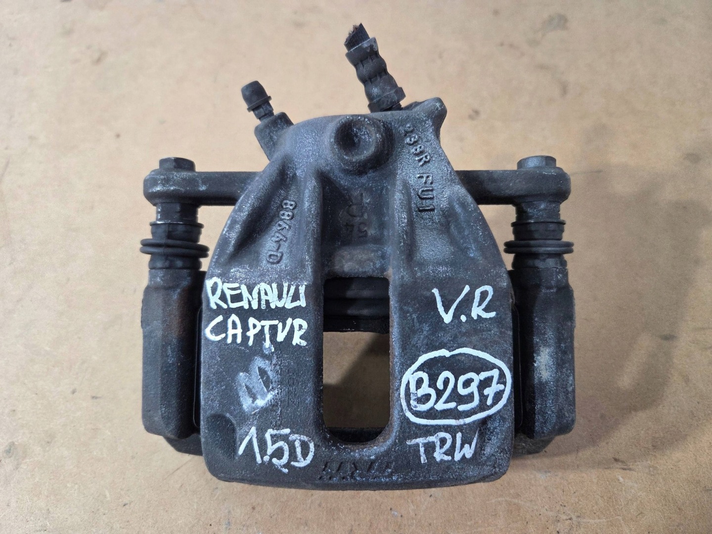 Renault Captur and caliper brake front right 8864D (B297)