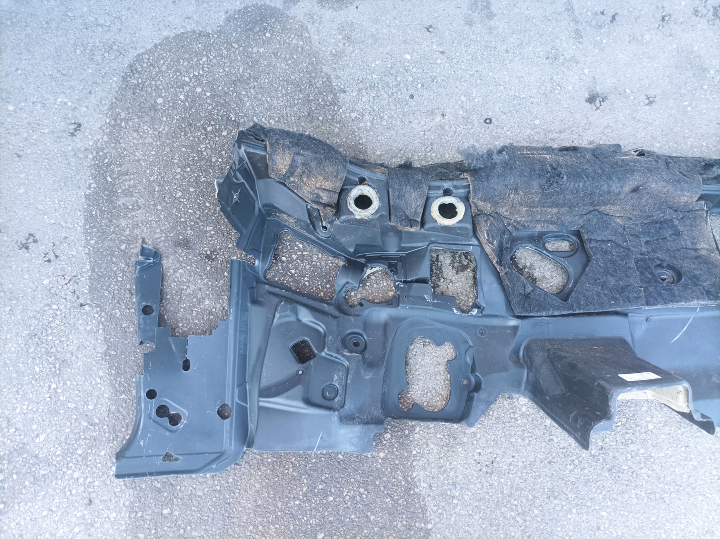 AUDI Q5 II soundproofing under the window 80B863947D