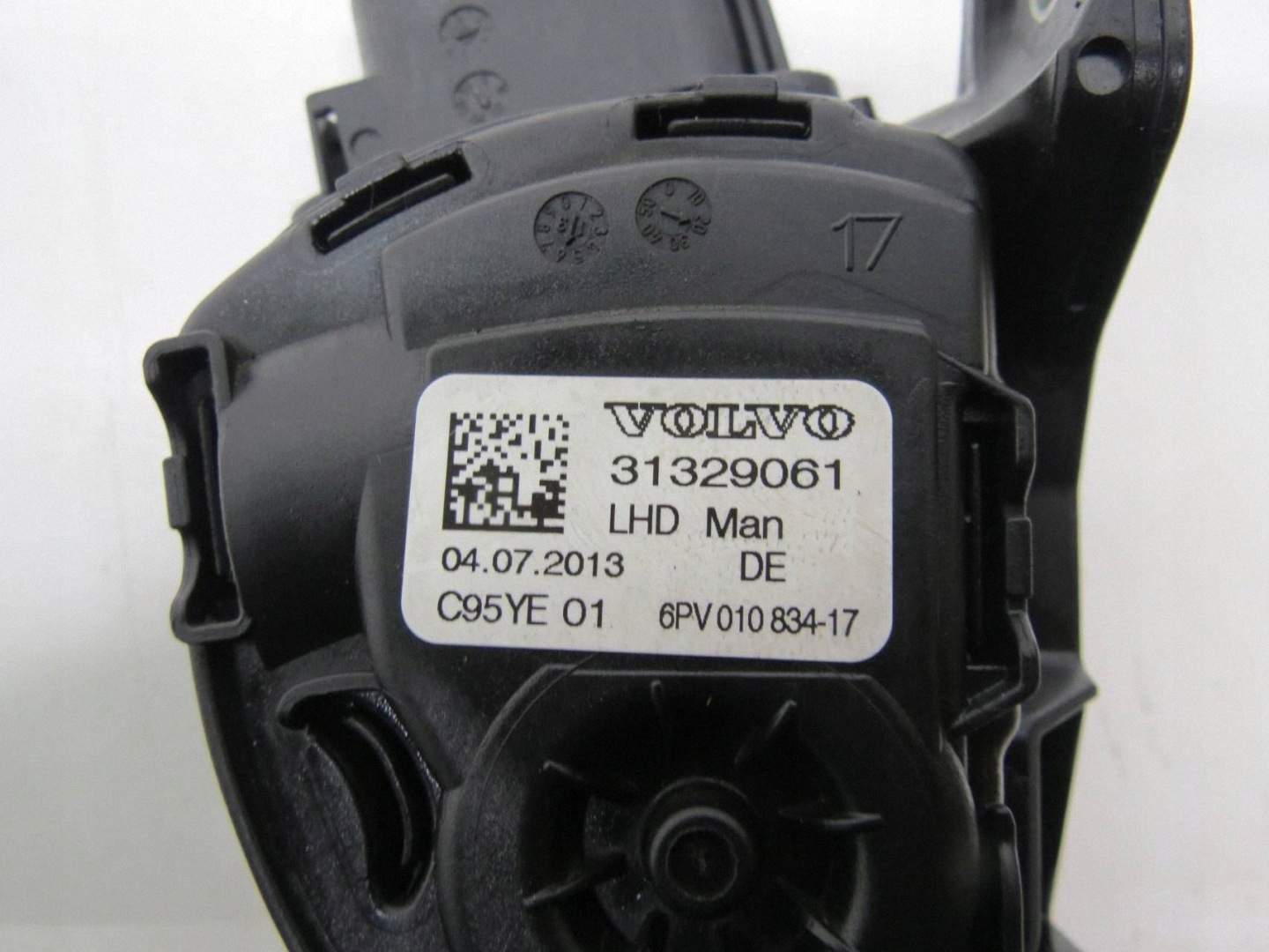 accelerator pedal VOLVO V60 and S60 II 31329061