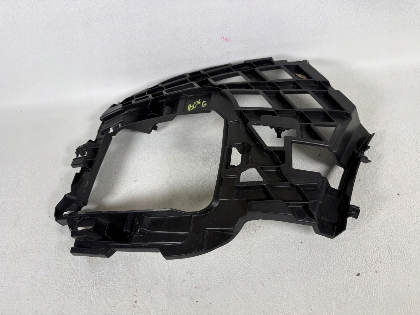 VW T-CROSS 2GM support holder of a bumper front left 2GM807723A