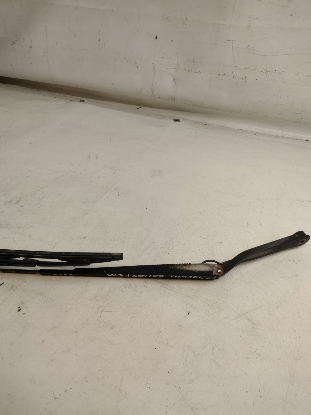 wiper arm left front Hyundai Trajet