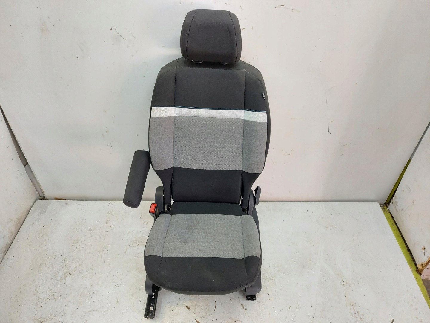 Citroen E-Berlingo IV seat front left without podlokietnika