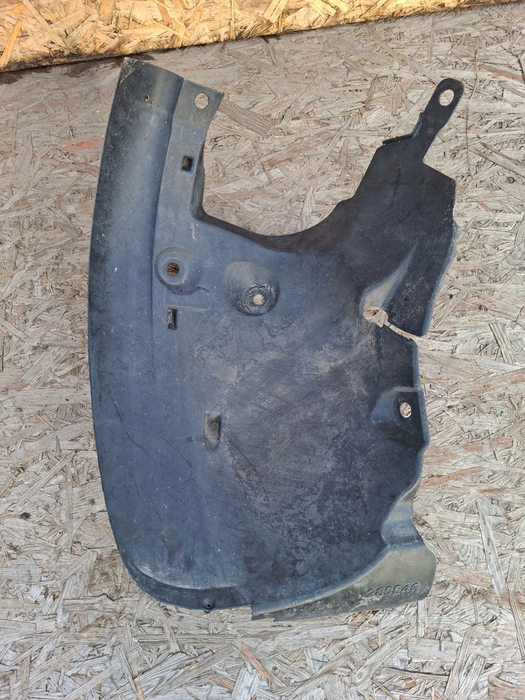 mudguard PRZD front right RENAULT CLIO III 8200289946