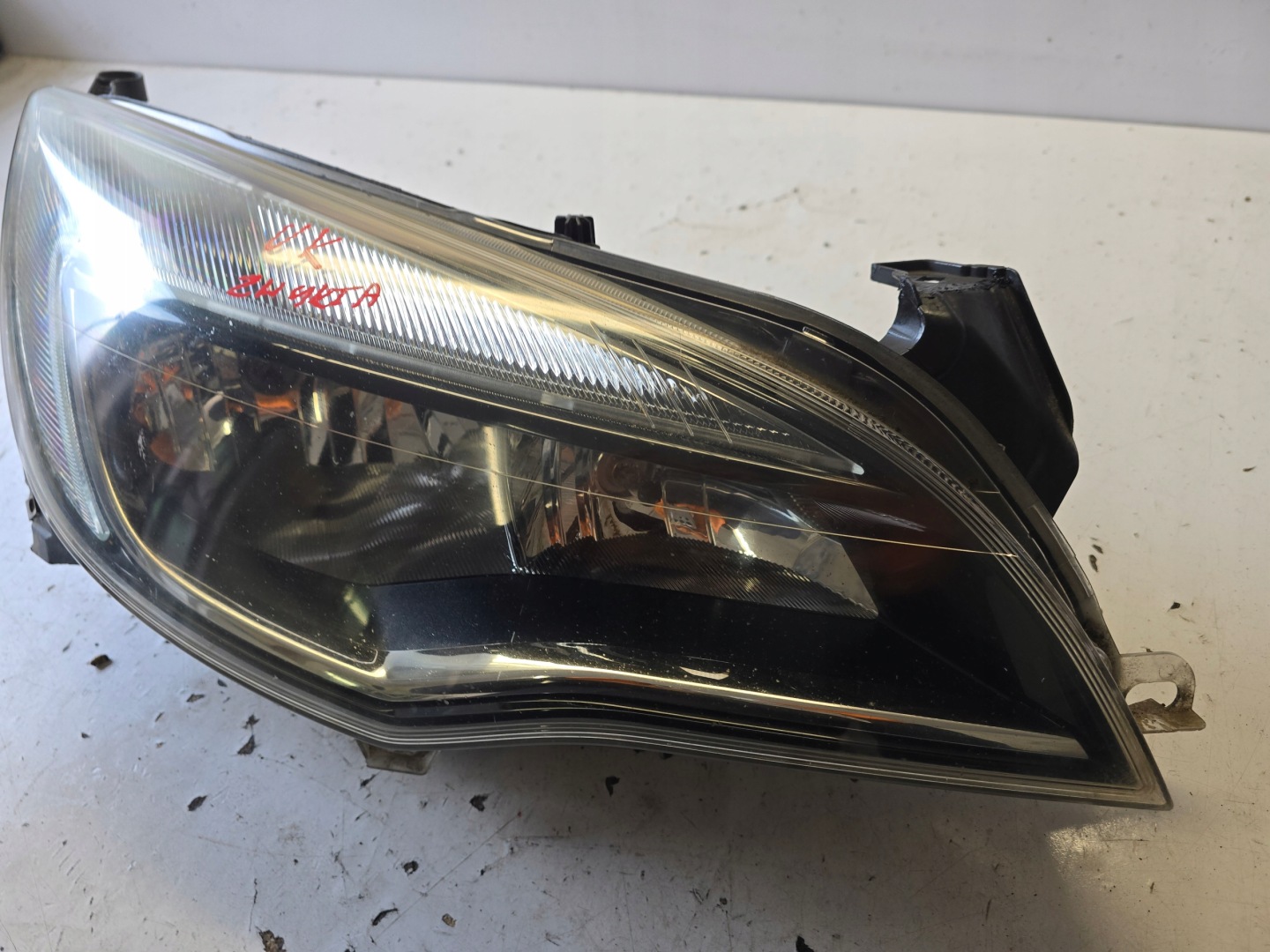 OPEL ASTRA J 4 LIFT REFLEKTOR light right front right CIEMNA ANGLIK UK