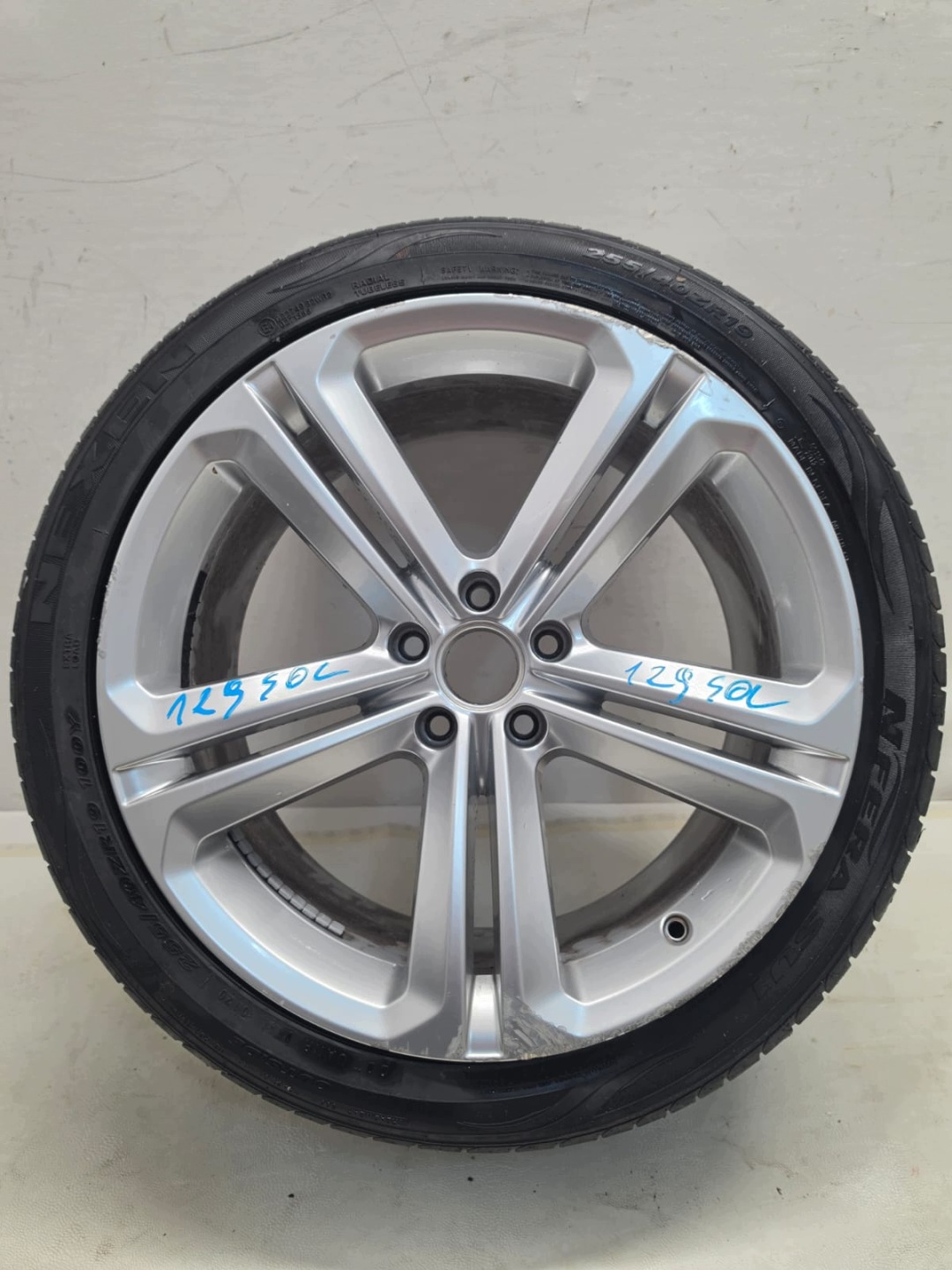 VW 5N0601025T 9JX19H2 ET33 19" disk hliníkový