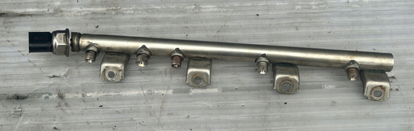 injection ramp right left BMW 7 F01 750i 4.4