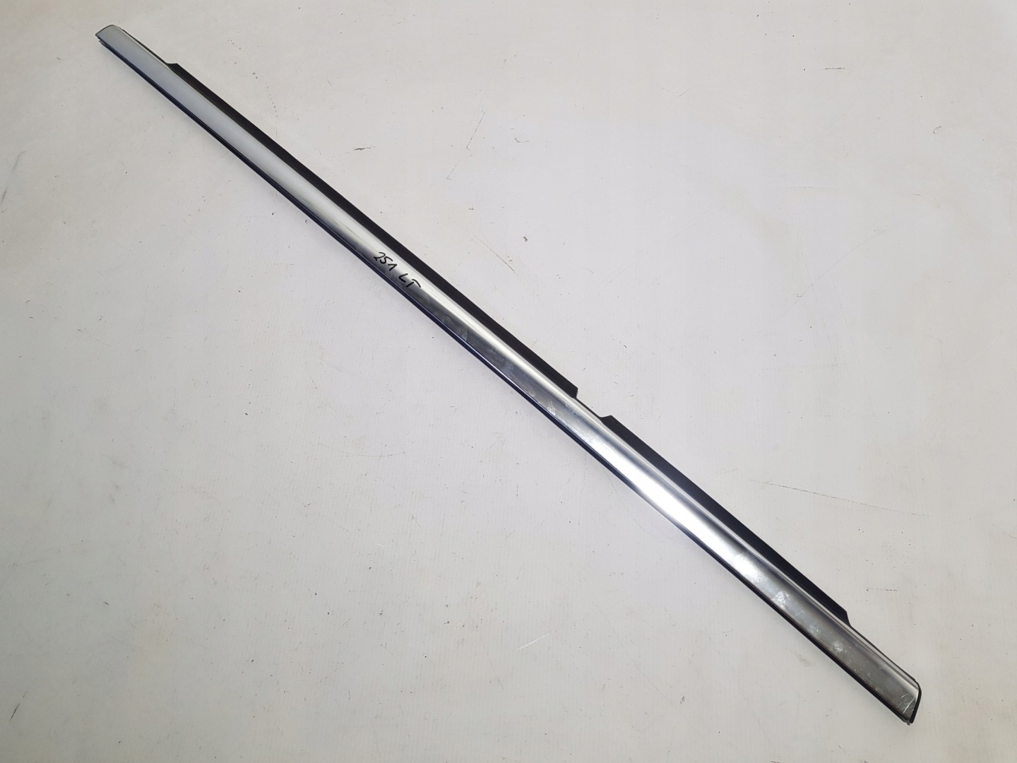 moulding door left rear part dust CHROM MERCEDES W251