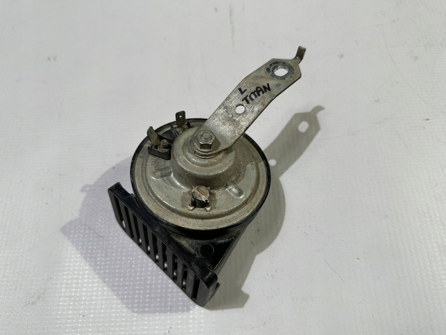 Klakson front front left sygnal dzwiekowy Nissan Titan 2016+