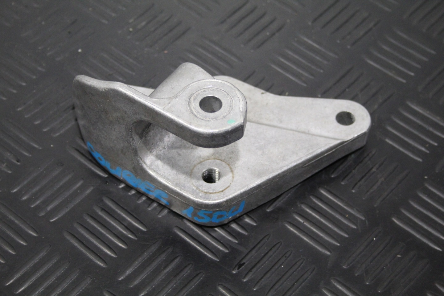 SUPPORT SUPPORT PLAQUE MOTEUR FORD TRANSIT COURIER LIFT JT76-6P082-BB