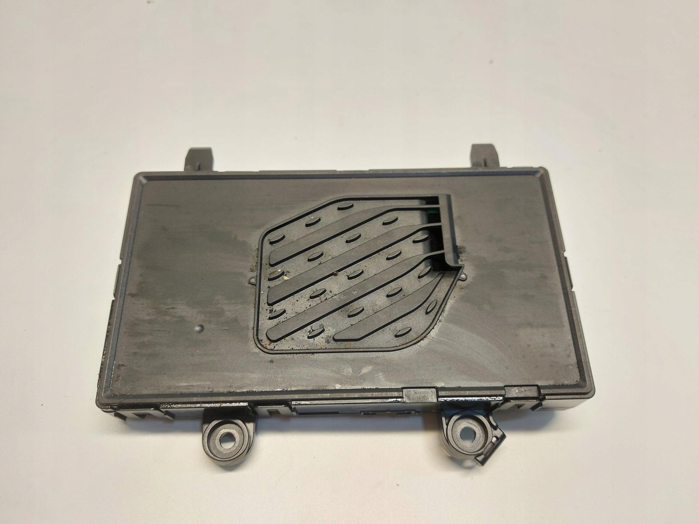 Mercedes EQA 250+ W243 LADOWARKA INDUKCYJNA