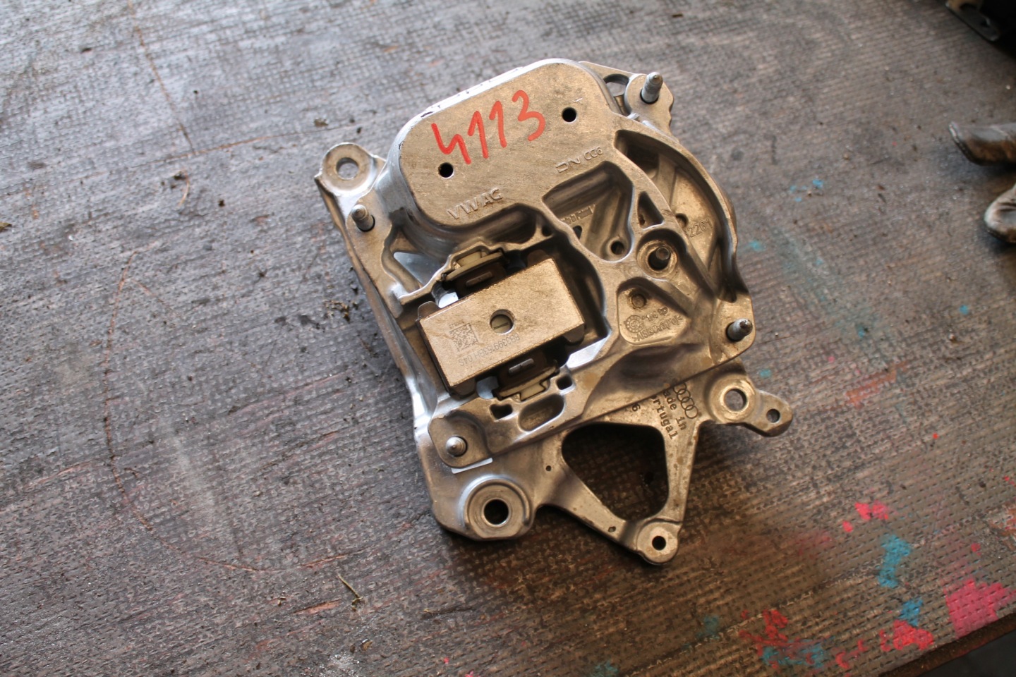 4113. support gearbox mount 8B3399115H 8B3399153BH