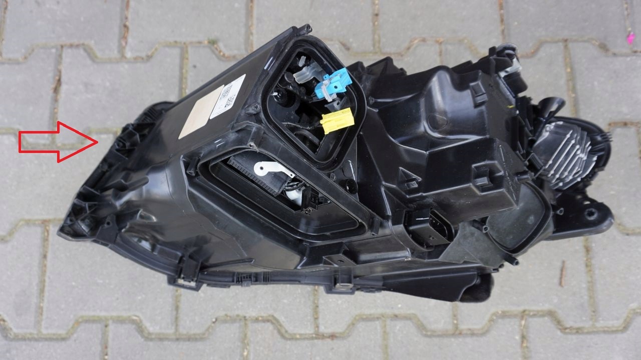 MERCEDES W GLE 166 - right light front LED