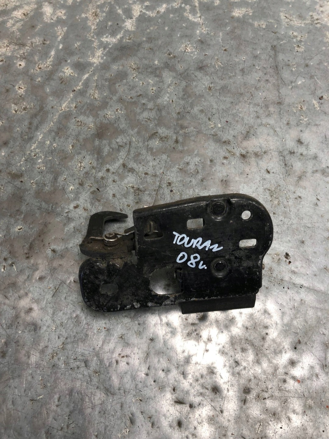 lock RYGIEL bonnets VW TOURAN and 1T0823480A