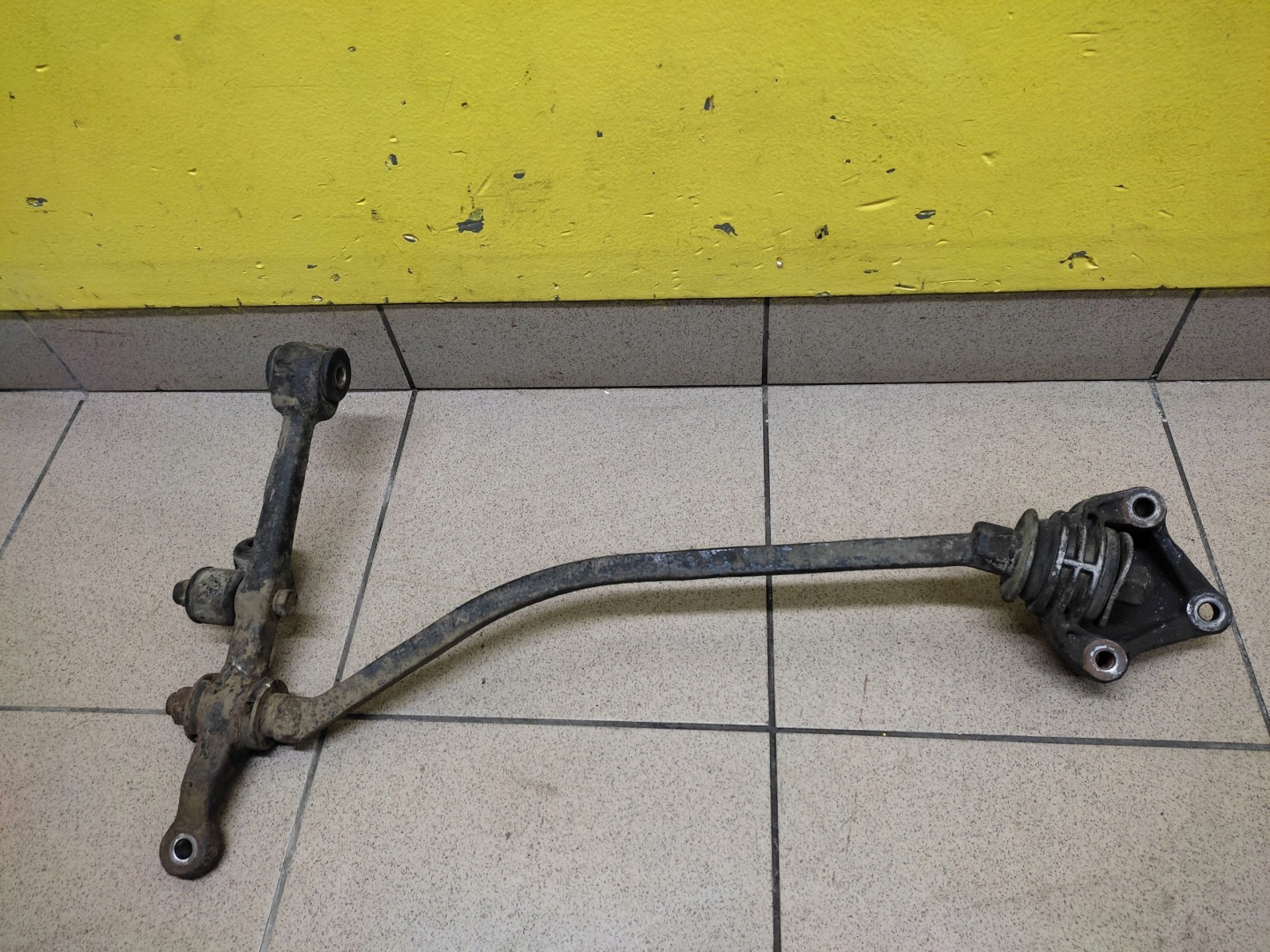 LADA SAMARA 1.5 Petit bras de la suspension Gauche Avant