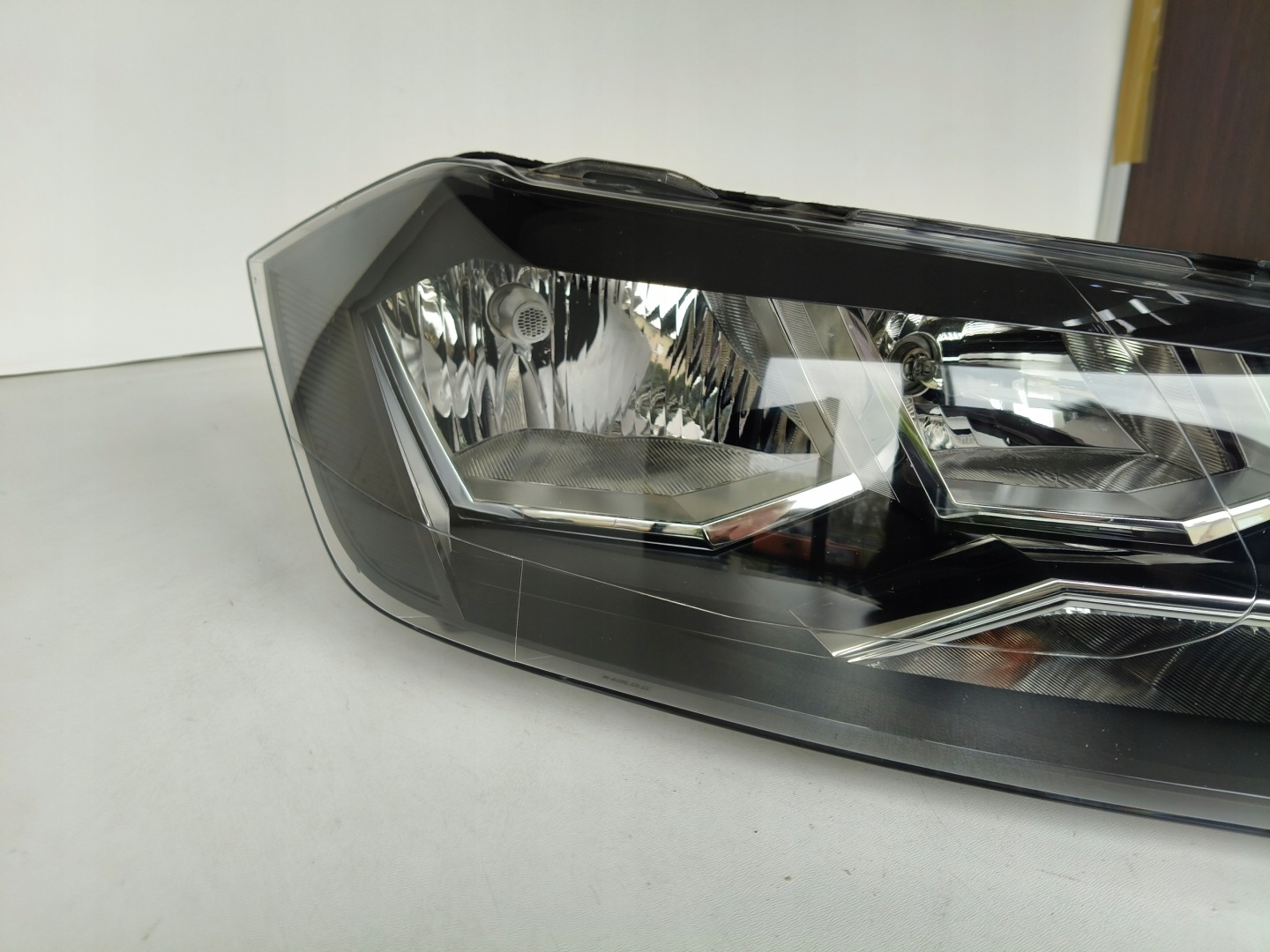 light right REFLEKTOR VW POLO 2G 2G0 17
