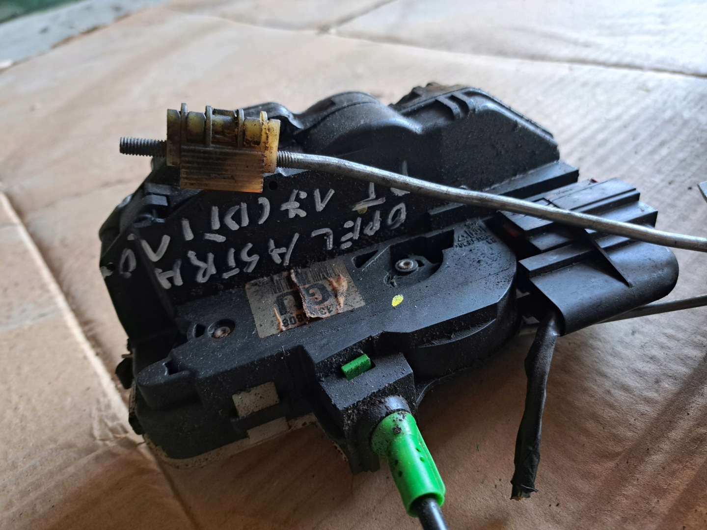 lock handle holder door right rear part OPEL ASTRA J Z177