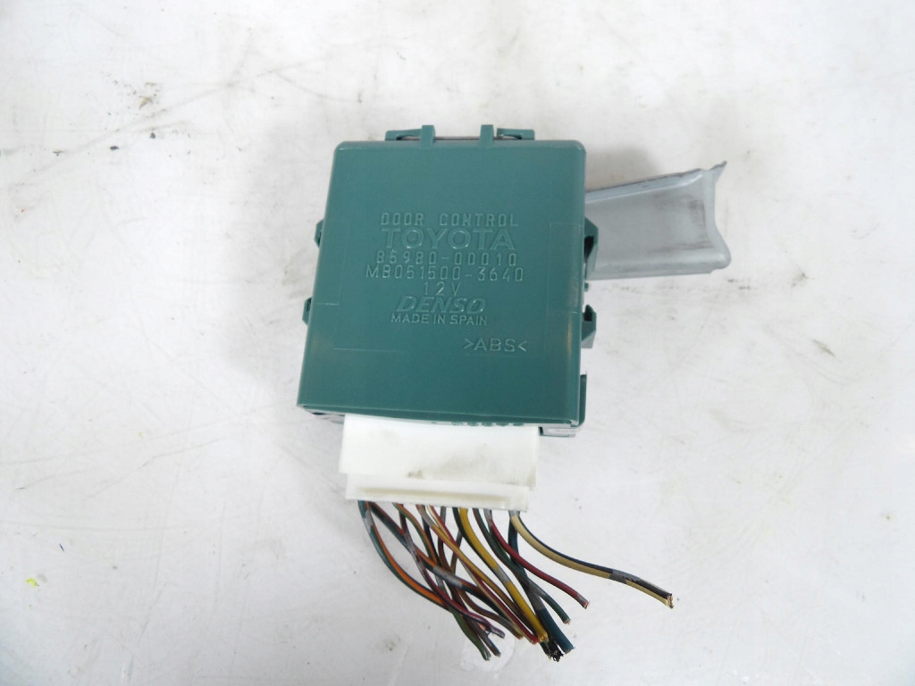 TOYOTA YARIS and module door 85980-0D010