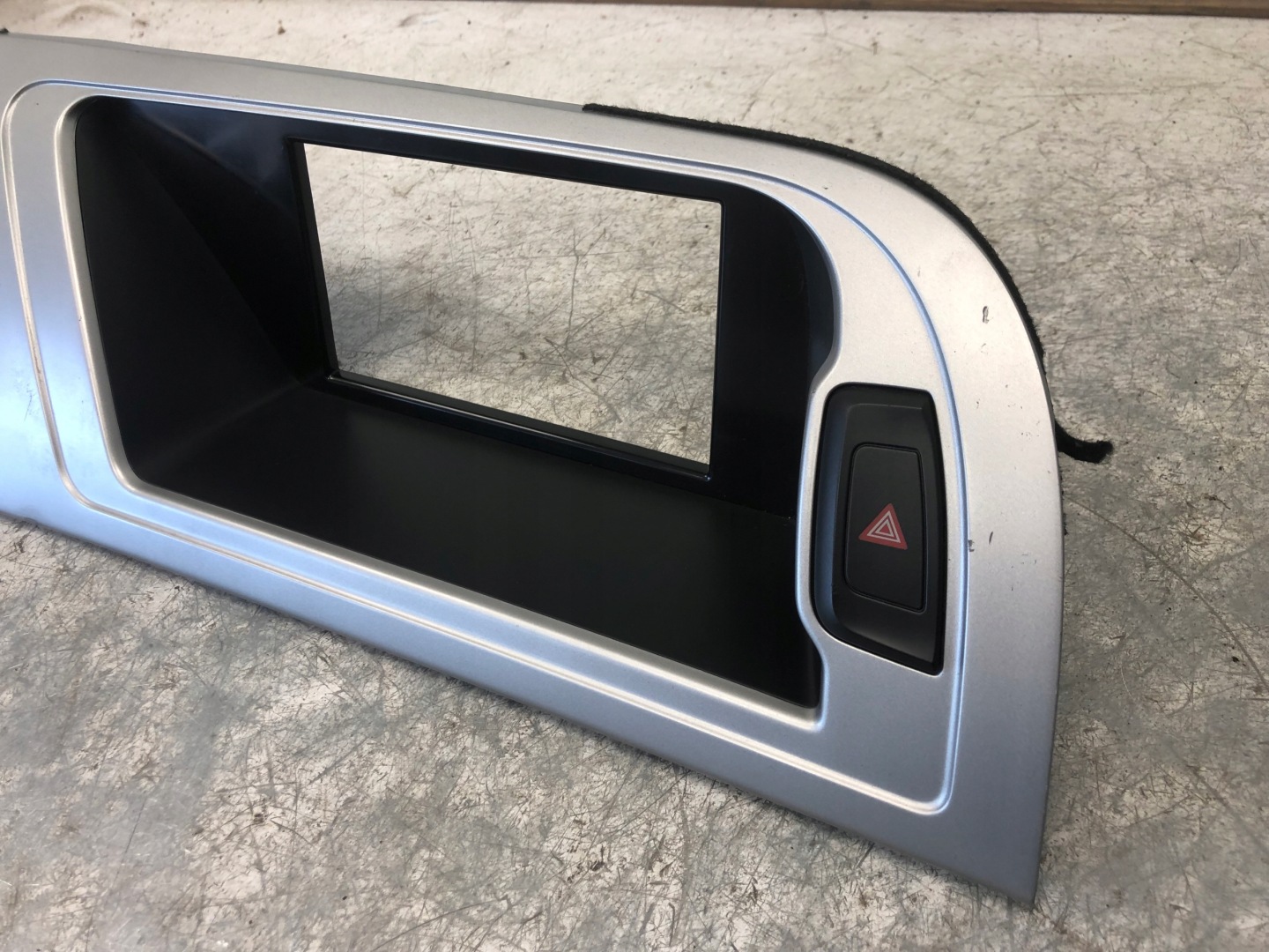 RÁM obal WYSWIETLACZA AUDI A4 B8 8K1857186G