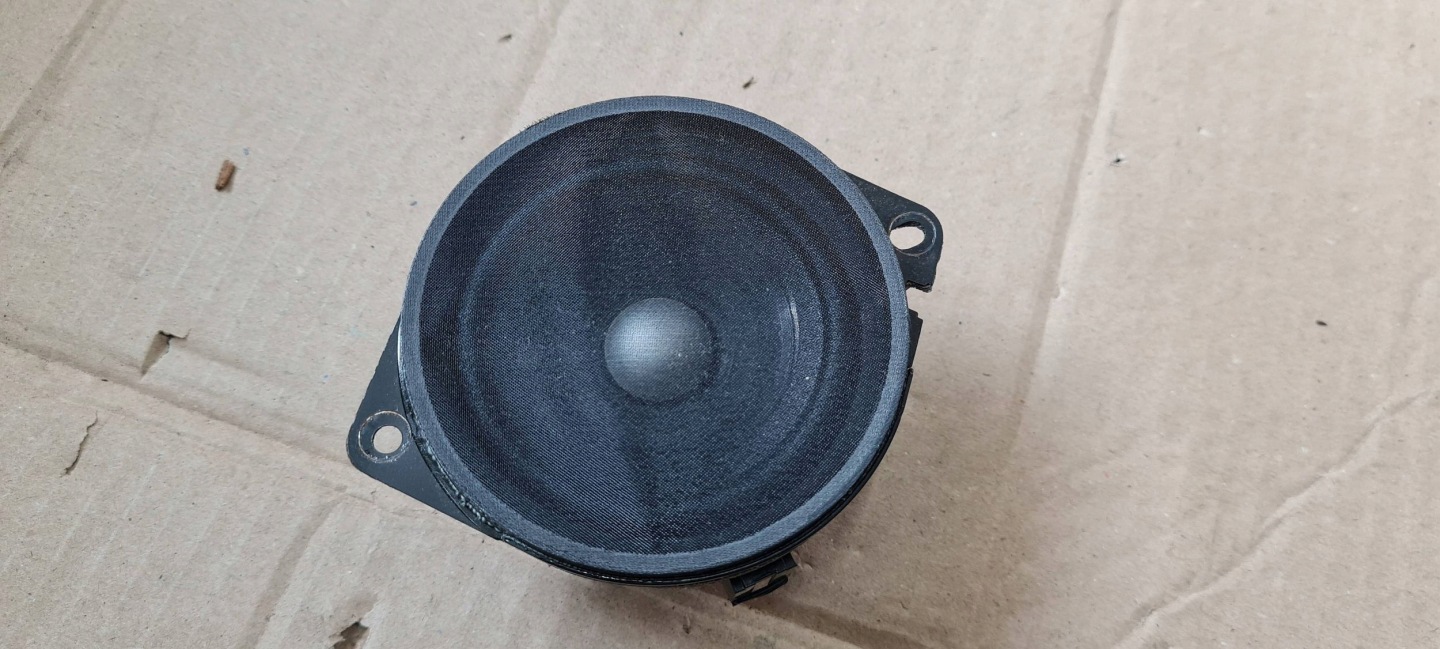 Jeep Grand Cherokee WL 2022 speaker CENTRALNY P68416998AA