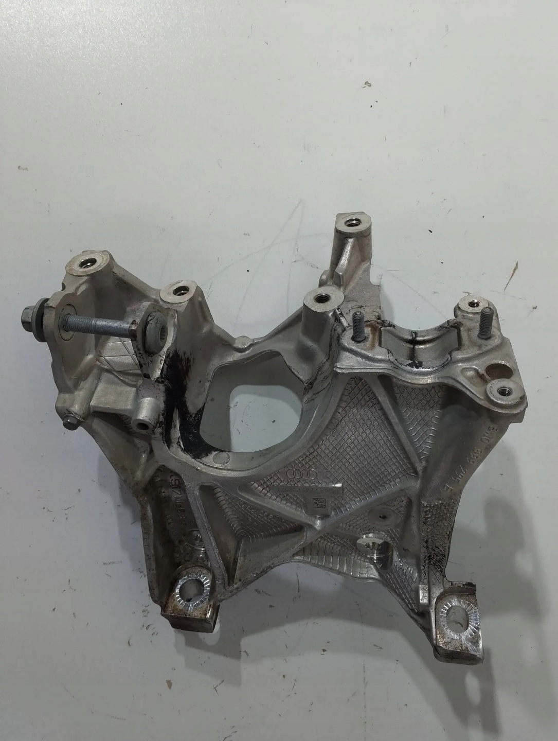 Audi A4 A5 B9 engine mount holder left 8W0399295E (K124)