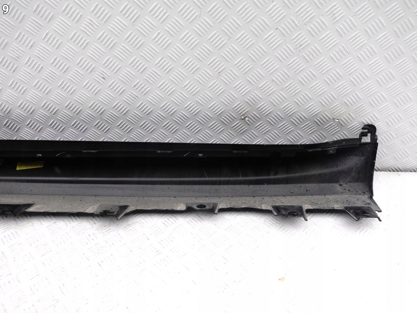 BMW X7 G07 18- threshold right moulding cap